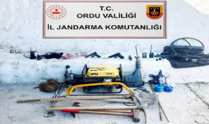 Kaçak kazı operasyonunda 12 şüpheli suçüstü yakalandı