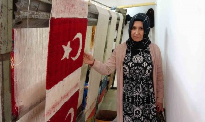 Kadınlar geleneksel halı ve kilim dokumacılığını yaşatıyor