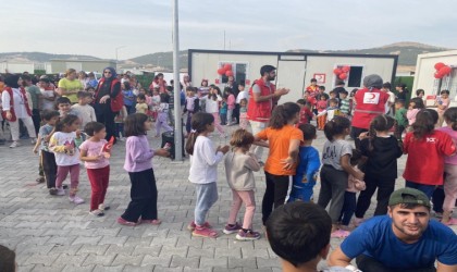 Kızılay Haftası etkinliğinde depremzede çocuklar doyasıya eğlendi