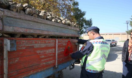 Muşta bin 500 traktör römorkuna reflektör takıldı