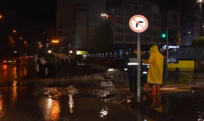 Ordu’da sağanak yağış etkili oldu, cadde ve sokaklar göle döndü