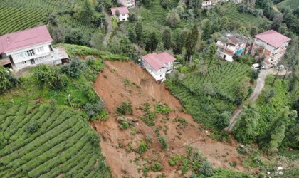 Rizenin Salarha beldesinde heyelan nedeniyle 2 ev tedbir amacıyla boşaltıldı