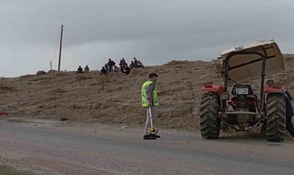 Sürüklenen traktörden düşen sürücü hayatını kaybetti