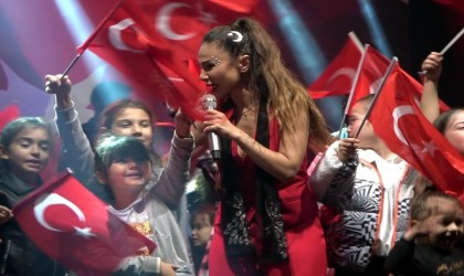 100. yıl konserinden Filistin mesajı