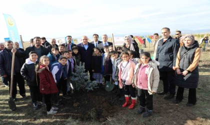 Ağrıda Öğretmenler Gününde fidan dikme etkinliği