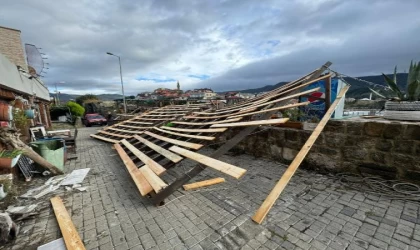 Amasra’da fırtına; tekneler limana çekildi (4)