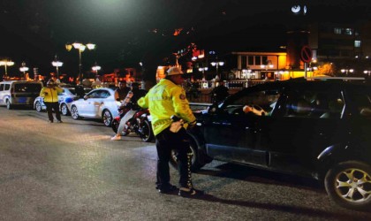 Amasya polisinden huzur operasyonu: 3 binden fazla şahıs kontrol edildi