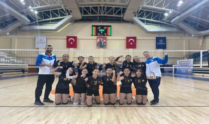 BES Midi Kız Voleybol Takımı, Voleybol Midi Kızlar Bilecik Şampiyonasında namağlup şampiyon oldu