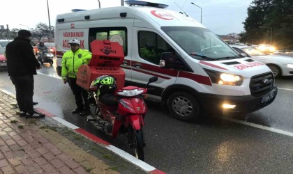 Bilecikte motosiklet yayaya çarparken, kazada 2 kişi yaralandı