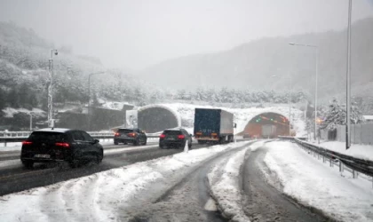 Bolu Dağı’nda kar yağışı (2)