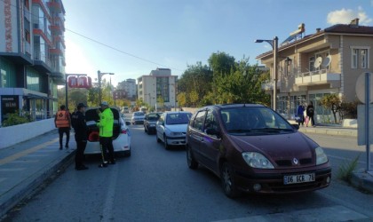 Çekerekte hız ihlalinden 13 sürücüye 16 bin 504 lira ceza kesildi