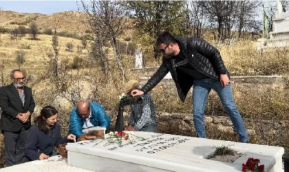 Depremde hayatını kaybeden DHA muhabiri Cem Emir anıldı