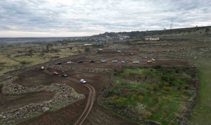 Doğa tutkunları Şırnak Cehennem Deresinde kamp kurup hamsi pişirdi