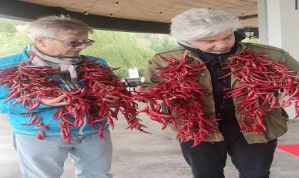 Duayen tiyatrocu Uygur kardeşler Çukurören Biberine hayran kaldı