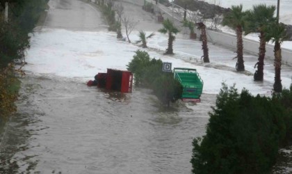 Giresunun Tirebolu ilçesinde dalga afeti yaşandı