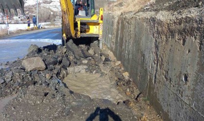 Hakkarinin içme suyu ihtiyacını sağlayan şebeke patladı