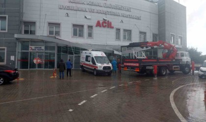 Hastane girişi ambulansın üzerine çöktü