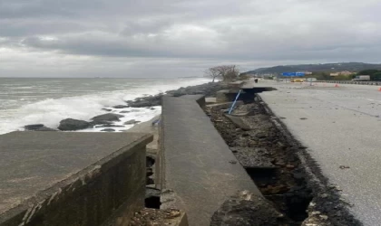 Karadeniz Sahil Yolu’nda fırtına hasarının boyutu ortaya çıktı