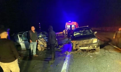 Kırklareli’de otomobil ile kamyonet çarpıştı; 3 ölü, 2 yaralı