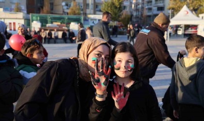 Kırşehirde Kudüste İzimiz Var etkinliğinde çocuklar savaşa hayır dedi