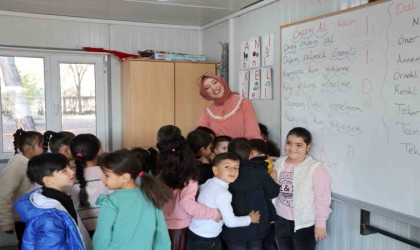 Konteyner okulda Öğretmenler Günü heyecanı