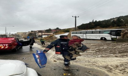 Mardinde çamura saplanan çocuğu itfaiye kurtardı