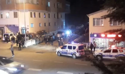 Midibüste ’yan baktın’ kavgası kamerada; 1 yaralı