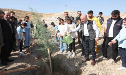 Milli Ağaçlandırma Gününde fidanlar toprakla buluştu