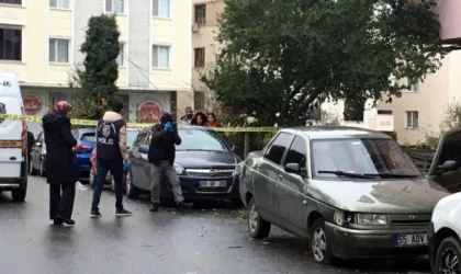 Motosikletteki kar maskeli saldırgan, otomobildekilere ateş açtı: 3 yaralı