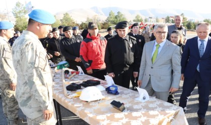 Niğdede arama kurtarmada kullanılmak üzere alınan malzemeler jandarma ekiplerine teslim edildi