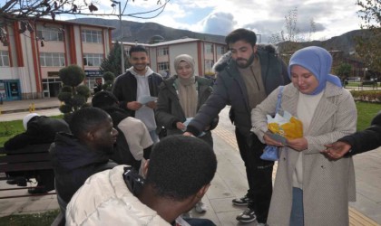 Prof. Dr. Sönmez, Gazzedeki birçok çocuk yaşama hakkına dahi kavuşamıyor dedi.