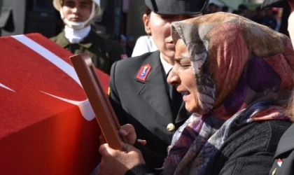 Şehit Piyade Sözleşmeli Er Özbek, son yolculuğuna uğurlandı