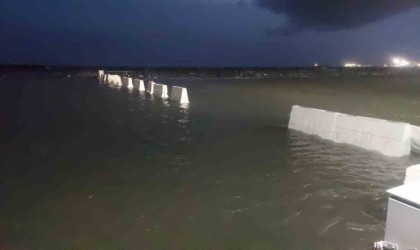 Tekirdağda deniz taştı, tsunamiyi andıran görüntüler