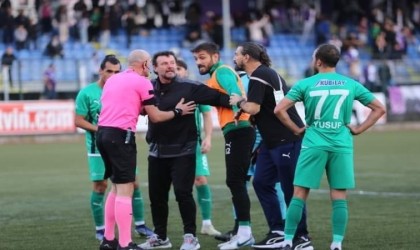 TFF 3. Lig maçında hakem golü verip sonra iptal edince ortalık karıştı