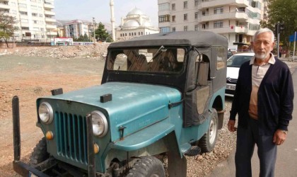 Yarım asırdır bindiği cipi satmak istemiyor