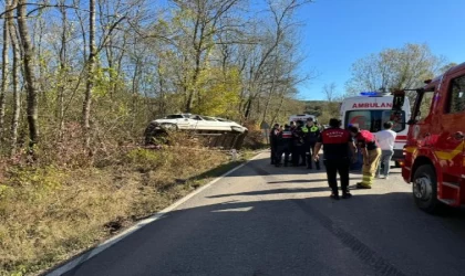 Yolcu minibüsü devrildi: 3’ü ağır, 11 yaralı