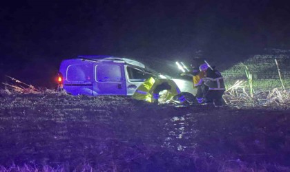 Yoldan çıkan araç tarlaya uçtu