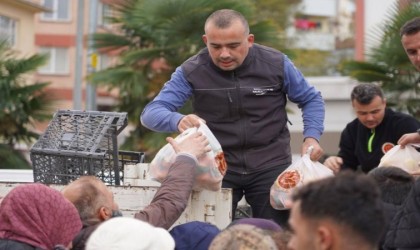 20 ton mandalina ve limon vatandaşlara dağıtıldı