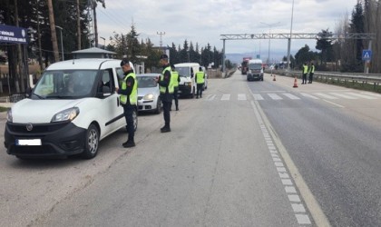 Amasyada jandarmadan trafik denetimi: Bir ayda 138 araç ve 28 sürücü trafikten men edildi