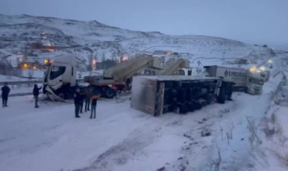 Ardahan-Kars kara yolunda zincirleme buzlanma kazası