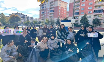 Batmanda öğrenci ve öğretmenler çevre temizliği yaptı