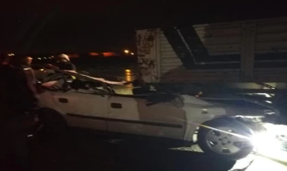 Batman’da TIR’a çarpan otomobildeki 2 kişi ağır yaralandı