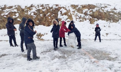 Bayburtta kar nedeniyle okullar 1 gün tatil edildi