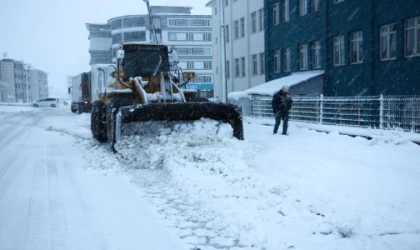 Bitlis’te kar yağışı; 20 köy yolu ulaşıma kapandı