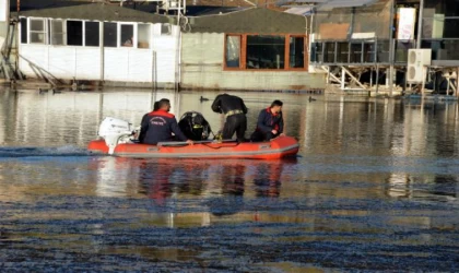 Ceyhan Nehri’ne düşen çocuğu arama çalışmaları yeniden başladı