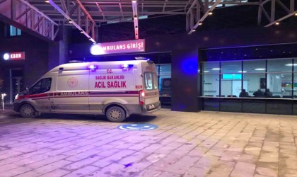 Direksiyon başında rahatsızlanınca zincirleme trafik kazasına sebep olan sürücü yaralandı