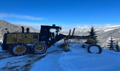 Doğu Karadenizde kar yağışı nedeniyle 367 köy yolu ulaşıma kapandı