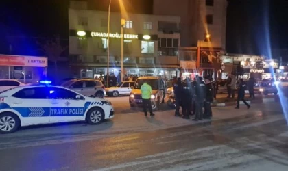 Hafif ticari araçla çarpışan motosikletin sürücüsü hayatını kaybetti