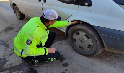 Hakkari polisi trafik tedbirlerine elden bırakmıyor