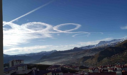 Hakkari semalarında daire çizen uçak şaşırttı